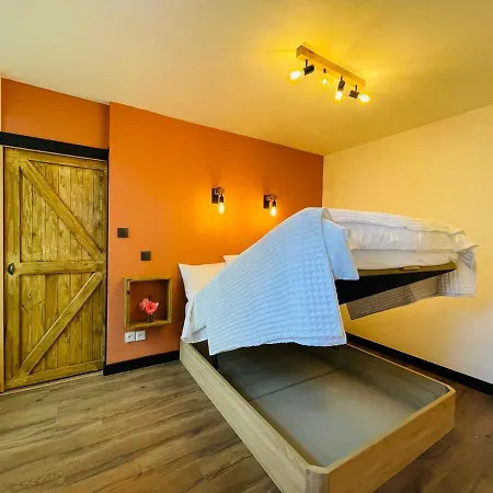 With Shared Pool At Chateau De Bruges Apartment Lapeyrouse